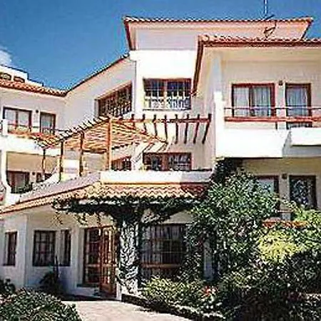 Ventura מלון דירות 3*